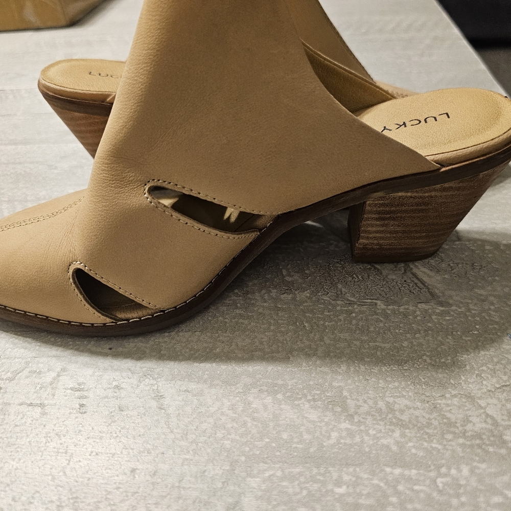 Tan open boot style - Picture 3 of 4